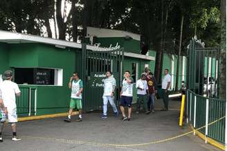 Cúpula da Mancha Alviverde deixa a Academia de Futebol após reunião com Mattos (Foto: Thiago Ferri)