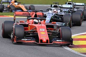 Vettel admite jogo de equipe: “Tentei fazer Hamilton perder tempo e dar algum alívio ao Leclerc”