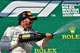 Hamilton: “Pilotar pela Ferrari poderia ser uma opção”