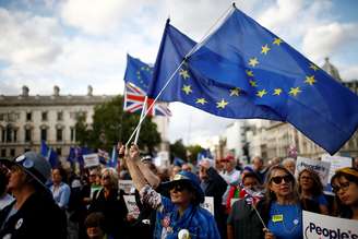 Manifestantes contra o Brexit protestam do lado de fora do Parlamento britânico
04/09/2019
REUTERS/Henry Nicholls