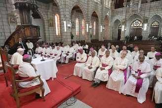 Papa se reúne com o clero malgaxe em Antananarivo