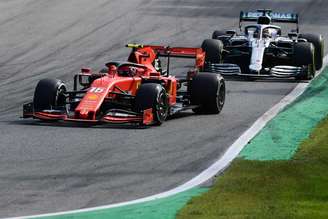 Leclerc “deixou um carro de largura” para Hamilton em Monza