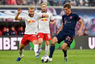 Bayern de Munique e RB Leipzig ficaram no empate em 1 a 1 neste sábado (John MACDOUGALL/AFP)