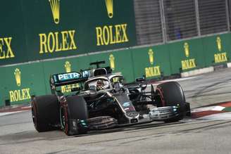 Mercedes multada em € 5000 por irregularidade na temperatura do combustível no carro de Hamilton