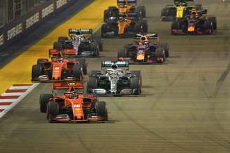 Após vitória de Vettel, ritmo da Ferrari em Singapura preocupa a Mercedes