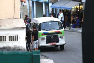 Policiais da Delegacia de Homicídios da Capital realizam a reconstituição da morte da menina Ágatha Félix.