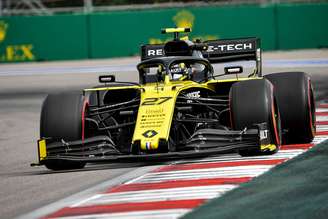 Renault introduz nova asa dianteira e outras mudanças para tentar alcançar a McLaren