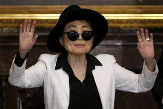 Yoko Ono, em cerimônia no México, em 2016
