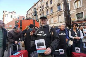 Moradores de Veneza protestam contra o turismo de massa na cidade, que provoca esvaziamento populacional do centro histórico