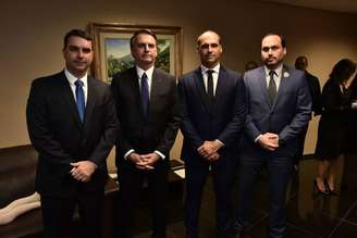 Flávio, Jair, Eduardo e Carlos Bolsonaro já protagonizaram embates com membros do PSL 