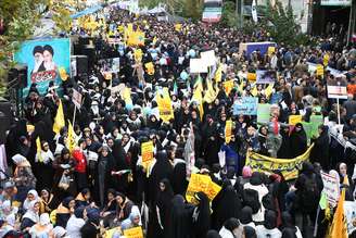 Manifestantes iranianos marcam 40º aniversário da invasão da embaixa dos EUA em Teerã
04/11/2019
Nazanin Tabatabaee/WANA (West Asia News Agency) via REUTERS