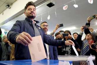 Espanhóis vão às urnas para tentar destravar impasse político