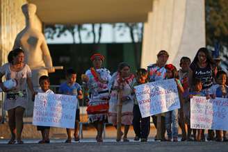 Protesto dos indígenas Guarani Kaiowá em frente ao Supremo Tribunal Federal, em Brasília 
26/06/2019
REUTERS/Adriano Machado