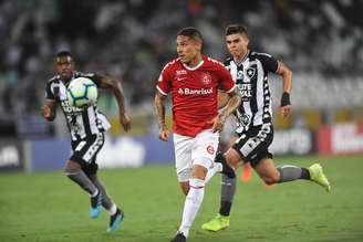 Guerrero chutou e Gatito Fernández falhou no único gol do confronto entre Internacional e Botafogo no Rio de Janeiro pelo Brasileirão 2019