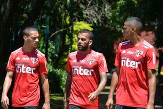 Antony, Daniel Alves e Bruno Alves serão titulares no Sul - FOTO: Rubens Chiri/saopaulofc.net