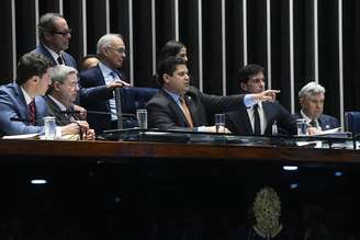 Plenário do Senado Federal; parlamentares aprovam versão do pacote que havia passado na Câmara