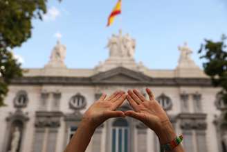 Mulher protesta em frente à Suprema Corte da Espanha, em Madri
21/06/2019 REUTERS/Susana Vera
