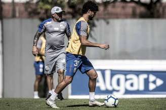 Victor Ferraz negocia com o Grêmio (Ivan Storti/SFC)
