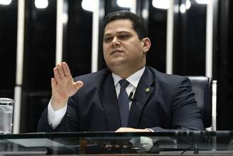 Anúncio de Alcolumbre veio após reunião de parlamentares com o ministro Paulo Guedes