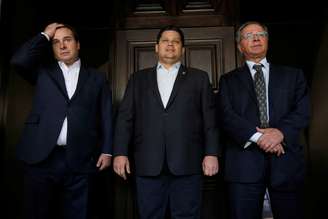 Presidentes da Câmara, Rodrigo Maia,  e do Senado, Davi Alcolumbre, e o ministro da Economia, Paulo Guedes 
05/08/2019
REUTERS/Adriano Machado