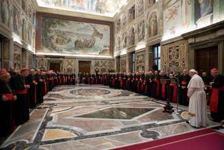 Papa Francisco pede ?mudança de mentalidade? na Igreja