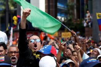 Venezuelanos protestam contra governo Maduro
16/11/2019
REUTERS/Carlos Garcia Rawlins