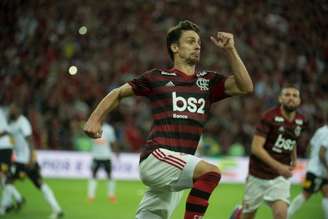 Rodrigo Caio comemora um ano no Flamengo (Foto: Alexandre Vidal/CRF)