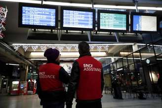 Estação vazia durante greve de ferroviários na França, em 5 de dezembro