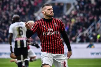 Rebic foi o grande herói da partida marcando dois gols na vitória do Milan por 3 a 2 contra a Udinese (Marco Bertorello / AFP)