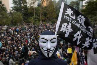 Novo protesto termina em confusão em Hong Kong