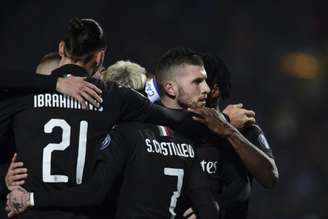 Rebic salva o Milan pela segunda vez seguida: no último jogo, marcou gol nos acréscimos (Foto: MIGUEL MEDINA/AFP)