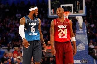 Kobe e James dividiram holofotes na NBA por anos (Foto: Ronald Martinez/Getty Images/AFP)