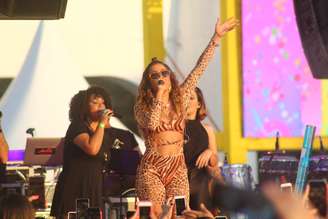 Anitta faz esquenta para o carnaval no Memorial da América Latina