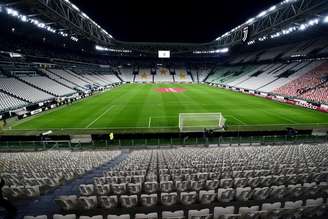 Assentos vazios no Allianz Stadium, da Juventus, antes de partida a portas fechadas
08/03/2020
REUTERS/Massimo Pinca/