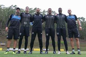 Gatito, Cavalieri, Loureiro e Saulo têm recebido orientações do treinador de goleiros(Foto: Vítor Silva/Botafogo)