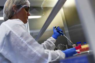 Pesquisadora do Instituto de Biologia da UFRJ, que investiga teste para coronavírus  25/3/2020 REUTERS/Lucas Landau