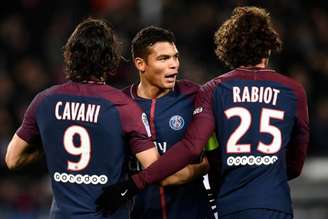 Thiago Silva e Cavani estão entre as prováveis saídas do PSG na próxima temporada (Foto: AFP)