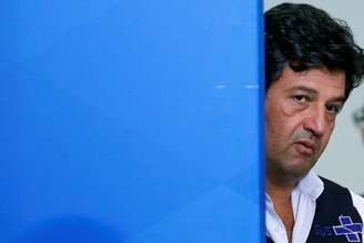 Mandetta no Planalto, antes de entrevista sobre coronavírus 14/4/2020 REUTERS/Adriano Machado