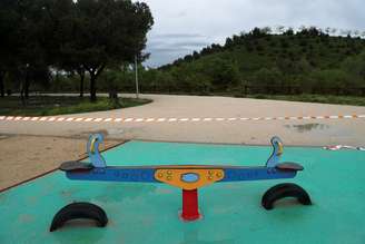 Playground infantil fechado em Madri por causa do coronavírus
15/04/2020 REUTERS/Susana Vera