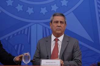 O ministro da Casa Civil Braga Netto durante coletiva sobre medidas de enfrentamento ao coronavírus