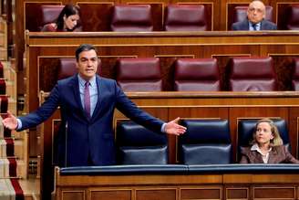 Premiê da Espanha, Pedro Sánchez, no Parlamento em Madri
15/04/2020 Ballesteros/Pool via REUTERS
