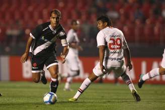 Casemiro, no São Paulo, foi vítima dos dribles de Felipe na segunda passagem pelo Vasco (Foto: Tom Dib/Lancepress!)