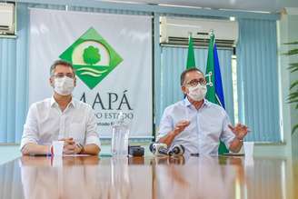 O governador do Amapá, Waldez Góes (PDT), ao lado do prefeito de Macapá, Clécio Luis (Rede) durante anuncio do isolamento completo no Estado. 