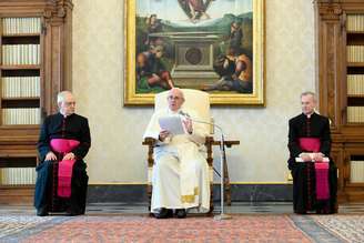 Papa Francisco pediu que fiéis respeitem as orientações sanitárias na retomada das missas e celebrações