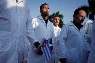 Médicos cubanos durante cerimônia de despedida antes de embarcarem para a Itália
21/03/2020
REUTERS/Alexandre Meneghini