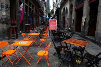 Mesas vazias de restaurantes no Rio de Janeiro, em meio ao surto do novo coronavírus
20/03/2020
REUTERS/Pilar Olivares