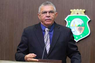 Delegado Cavalcante diz que servidoras do gabinete prestam ‘assessoria’