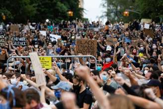 Protesto em Nova York contra a morte de George Floyd 
03/06/2020
REUTERS/Andrew Kelly