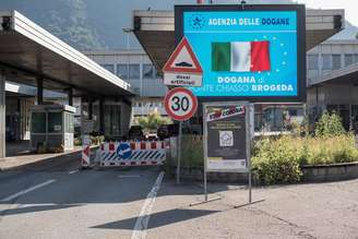 Posto de fronteira em Chiasso, entre Itália e Suíça