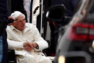Joseph Ratzinger, de 93 anos, deixou a Itália pela primeira vez desde 2013